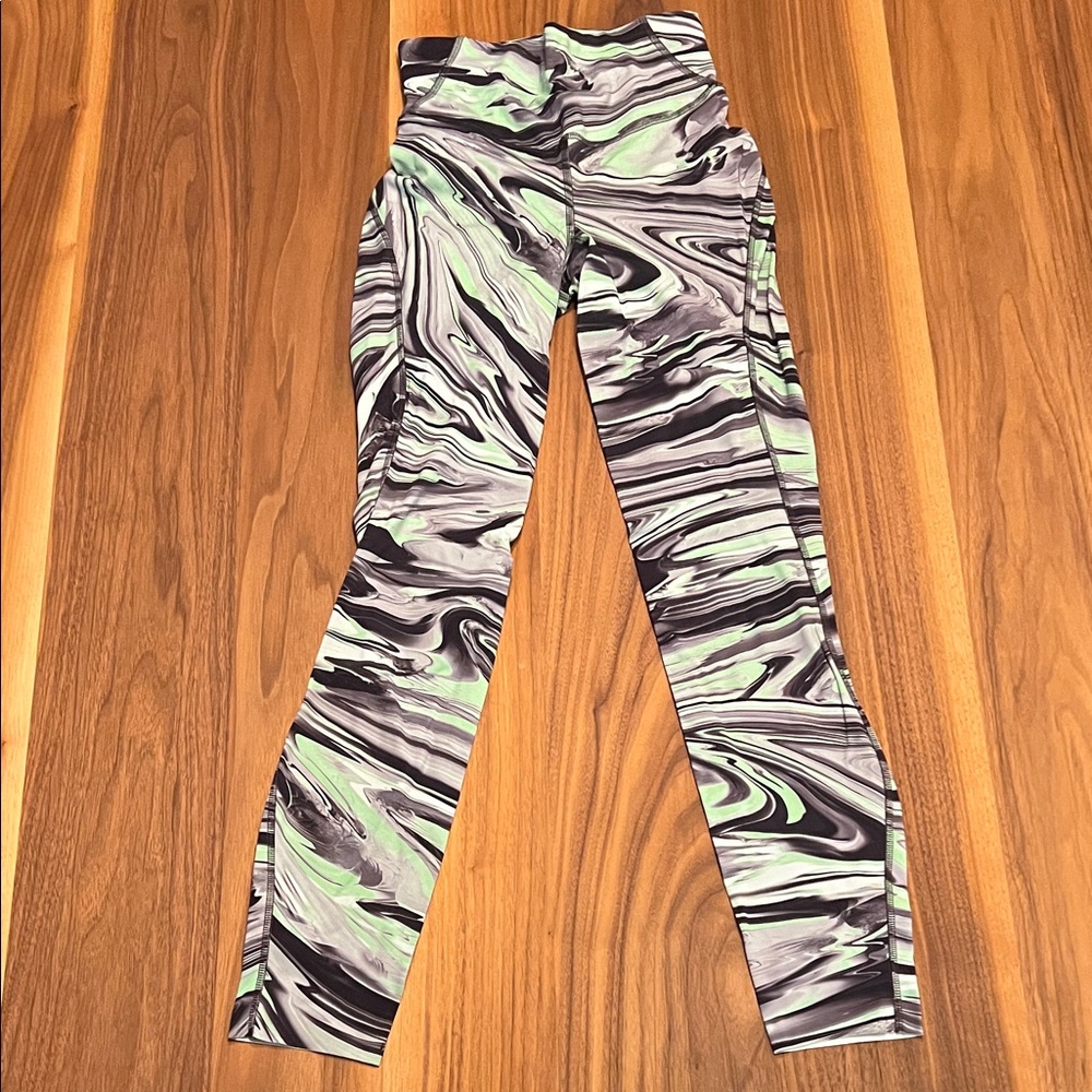 Lululemon Athletica Size 2 Active Leggings.
